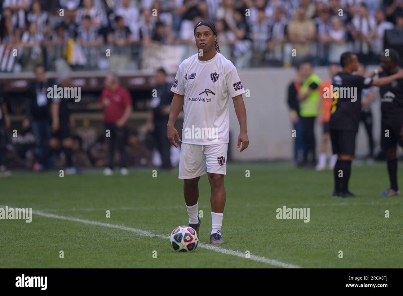 Ronaldinho Gaúcho tem jogo em BH no dia da inauguração da Arena