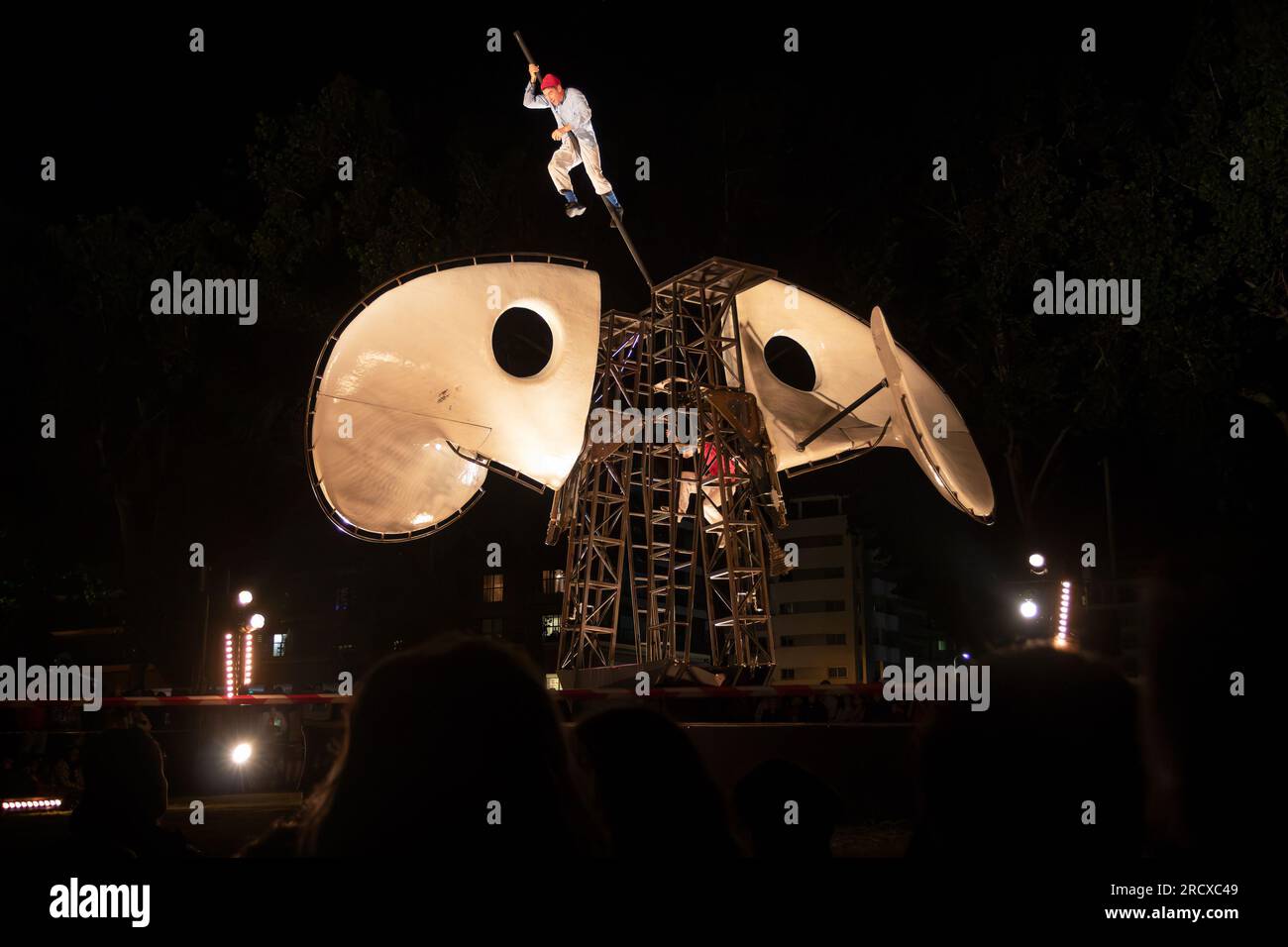 Aveiro, Portugal - July 13, 2023: Lemniscate acrobatic performance by Compagnie Bivouac at Festival dos Canals in Aveiro, Portugal. Stock Photo