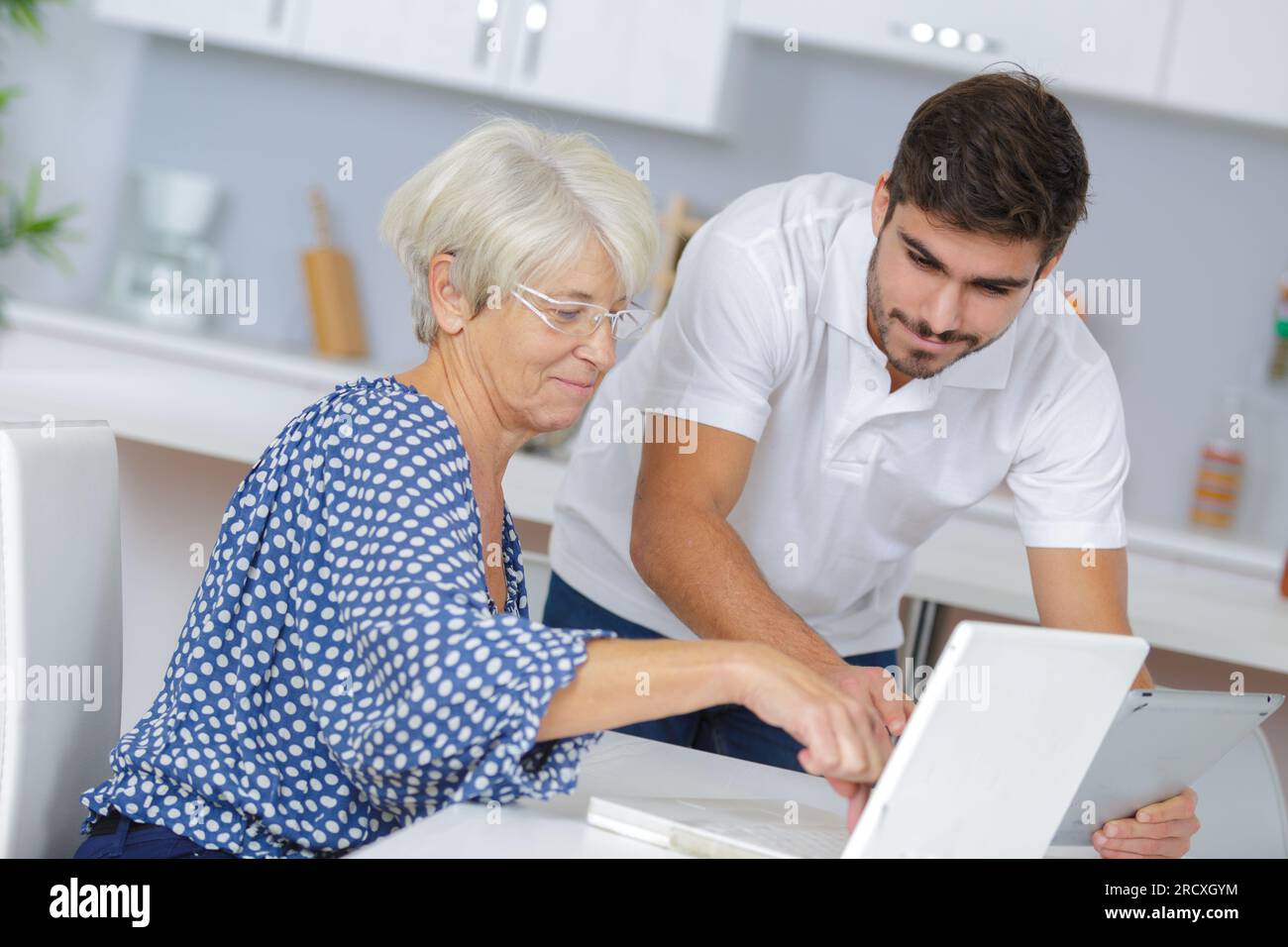 Helping an elderly person hi-res stock photography and images - Alamy