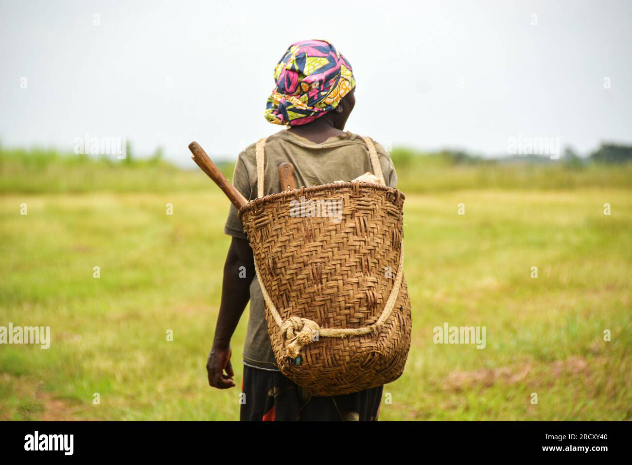 African Woman Basket Hi res Stock Photography And Images Alamy