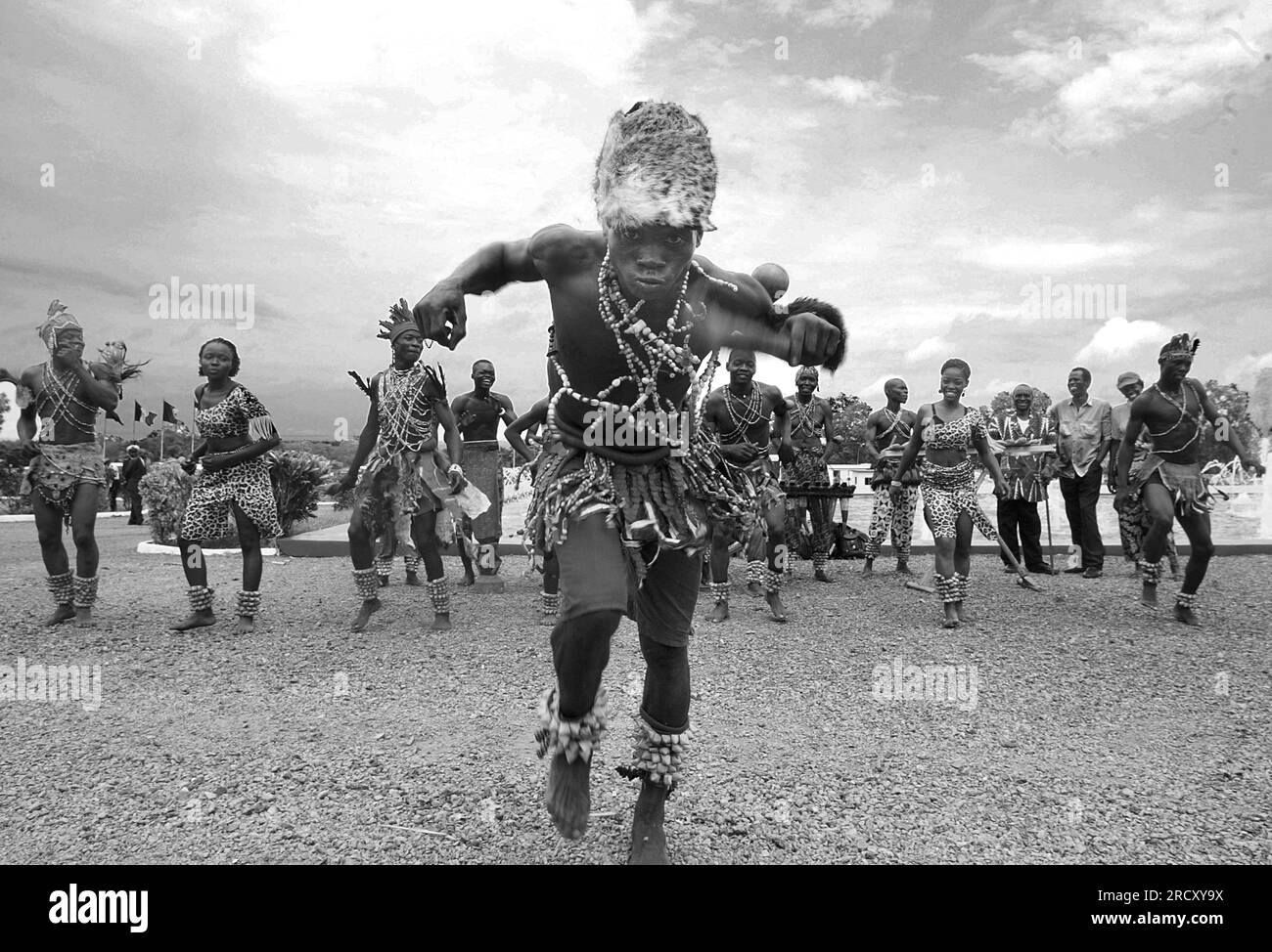 African dancers Black and White Stock Photos & Images - Alamy