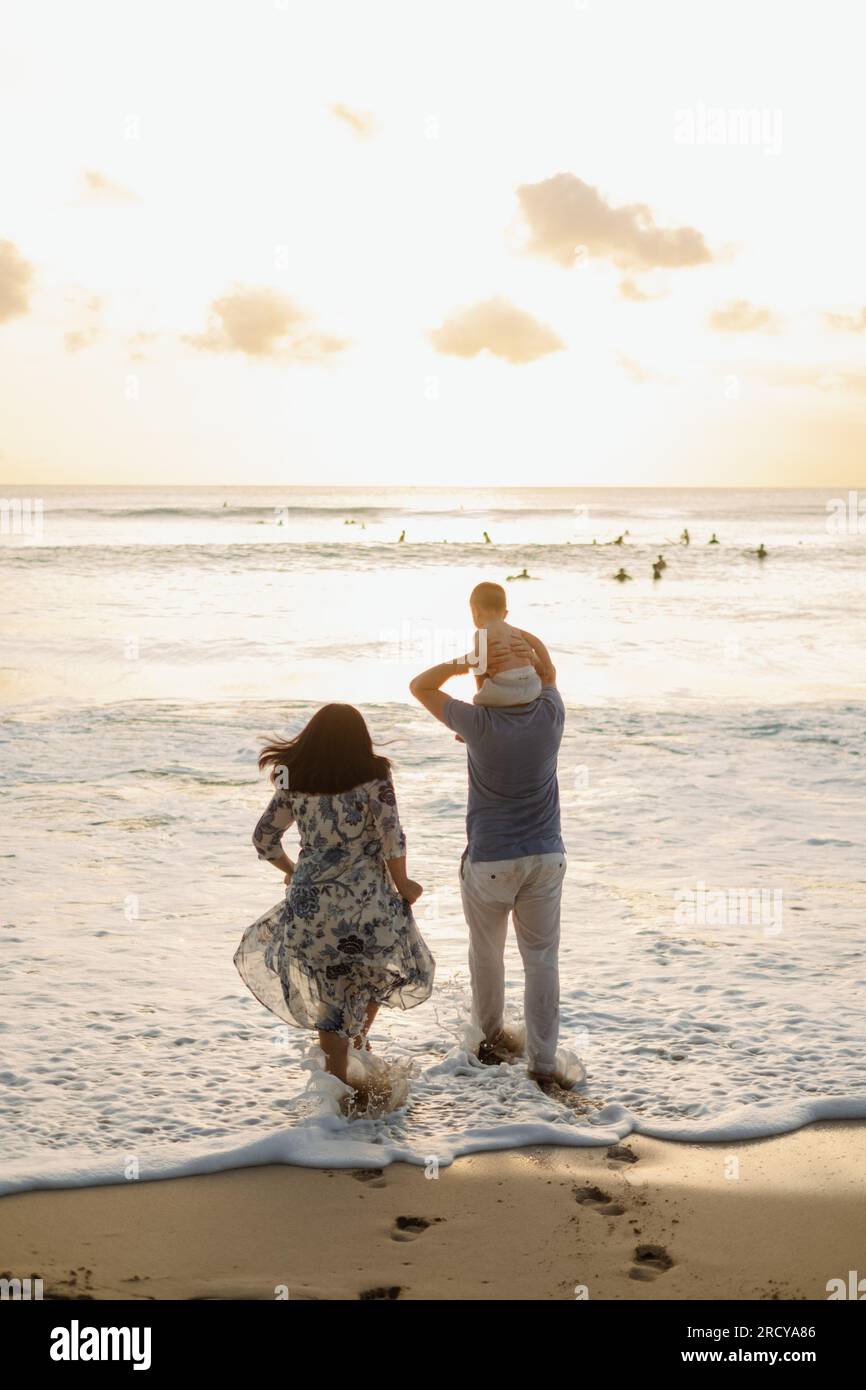 Happy family beach hi-res stock photography and images - Alamy