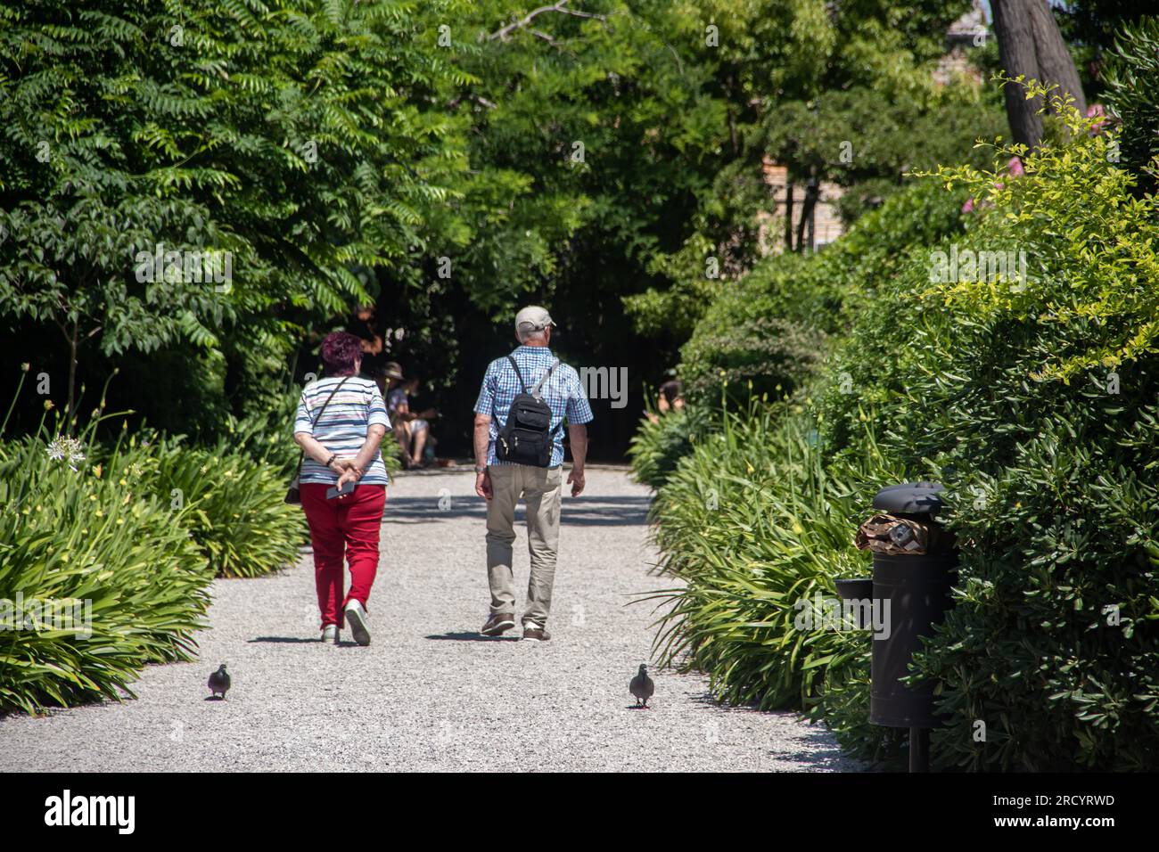Elderly retired couple hi-res stock photography and images - Alamy