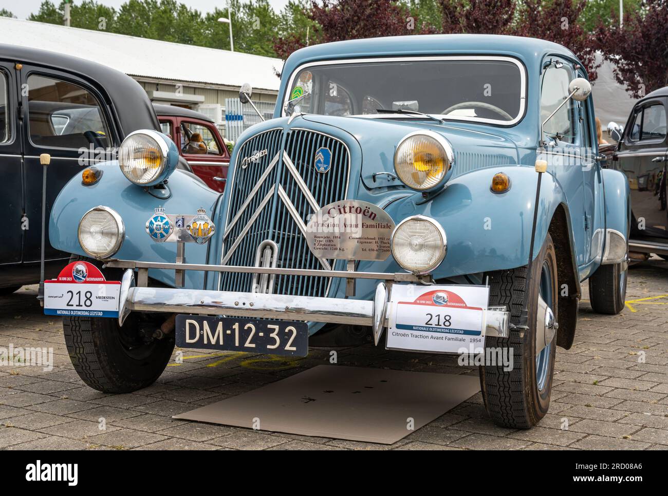 Photo Vintage 10x15 Cm – CITROEN 2CV + TRACTION AVANT – Avranches 1955
