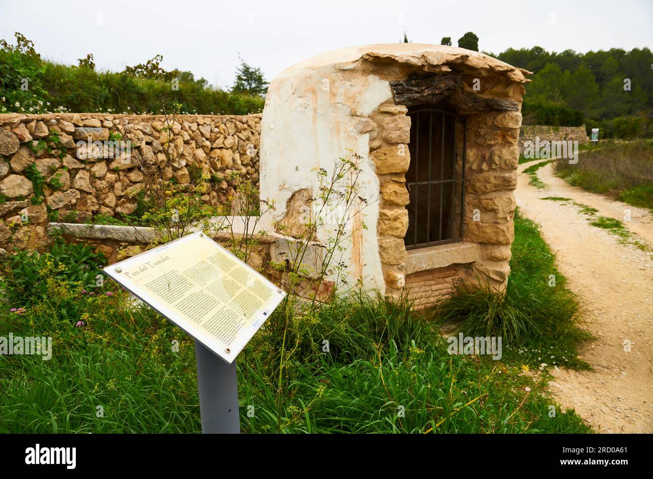 Pou del Tossalet, an antique rainwater cistern, called aljibe or aljub, near Xaló (Xaló, Marina Alta, Alicante, Valencian Community, Spain) Stock Photo