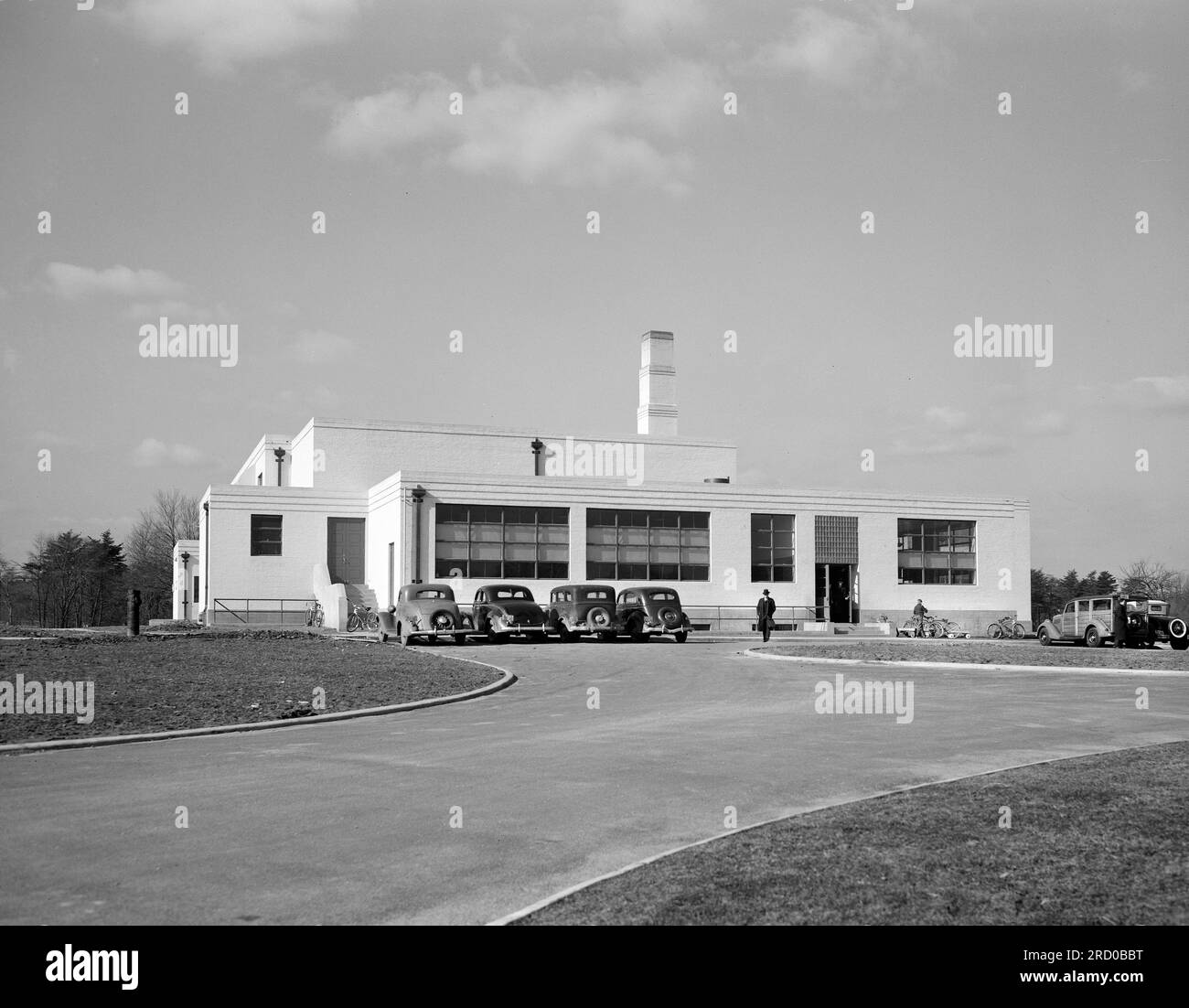 School exterior, Greenbelt, Maryland, USA, Arthur Rothstein, U.S. Farm Security Administration, January 1938 Stock Photo
