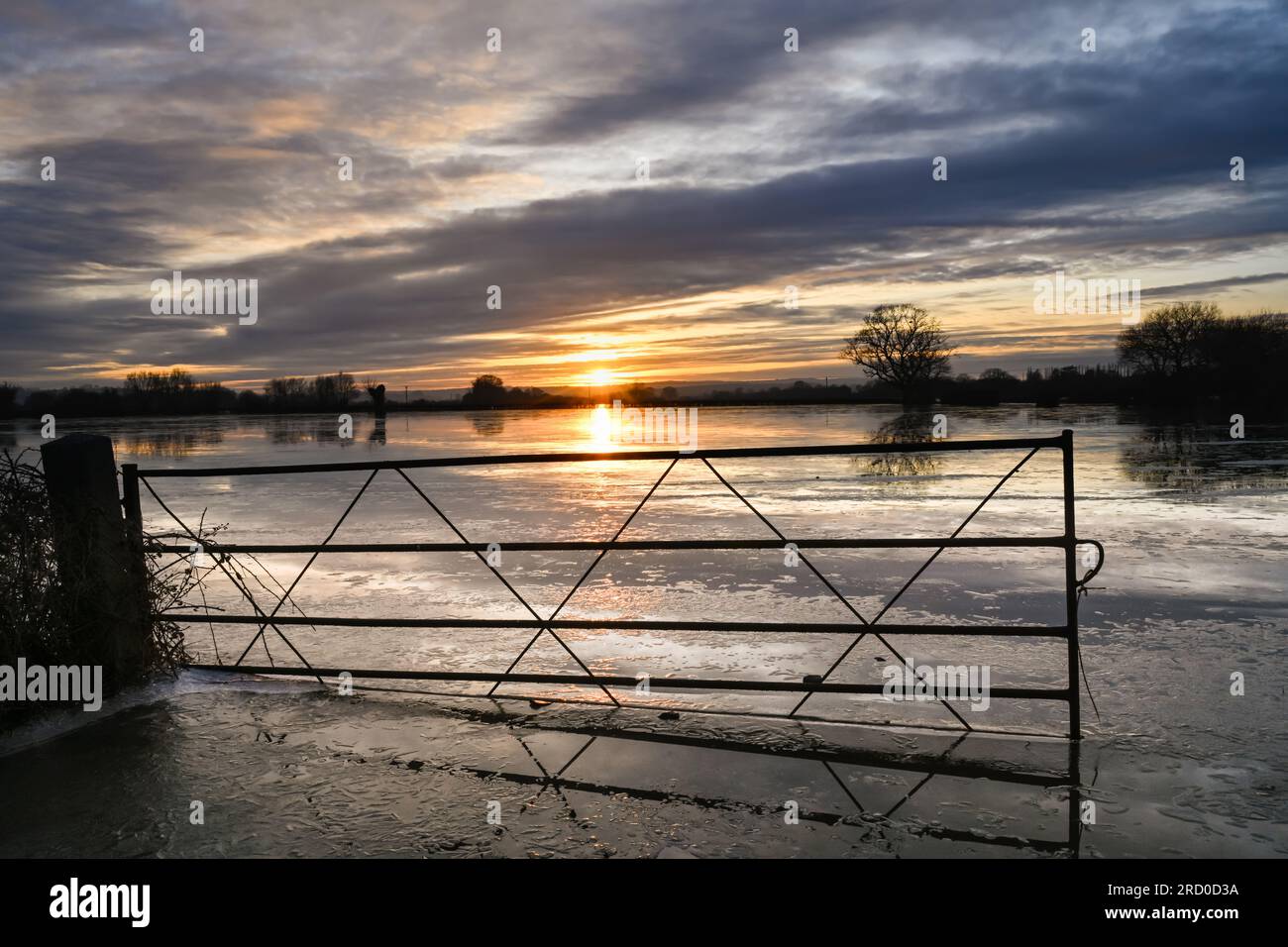 Flooded and Frozen Somerset Levels near Highbridge and Burrow Hill Sunrset winter Stock Photo