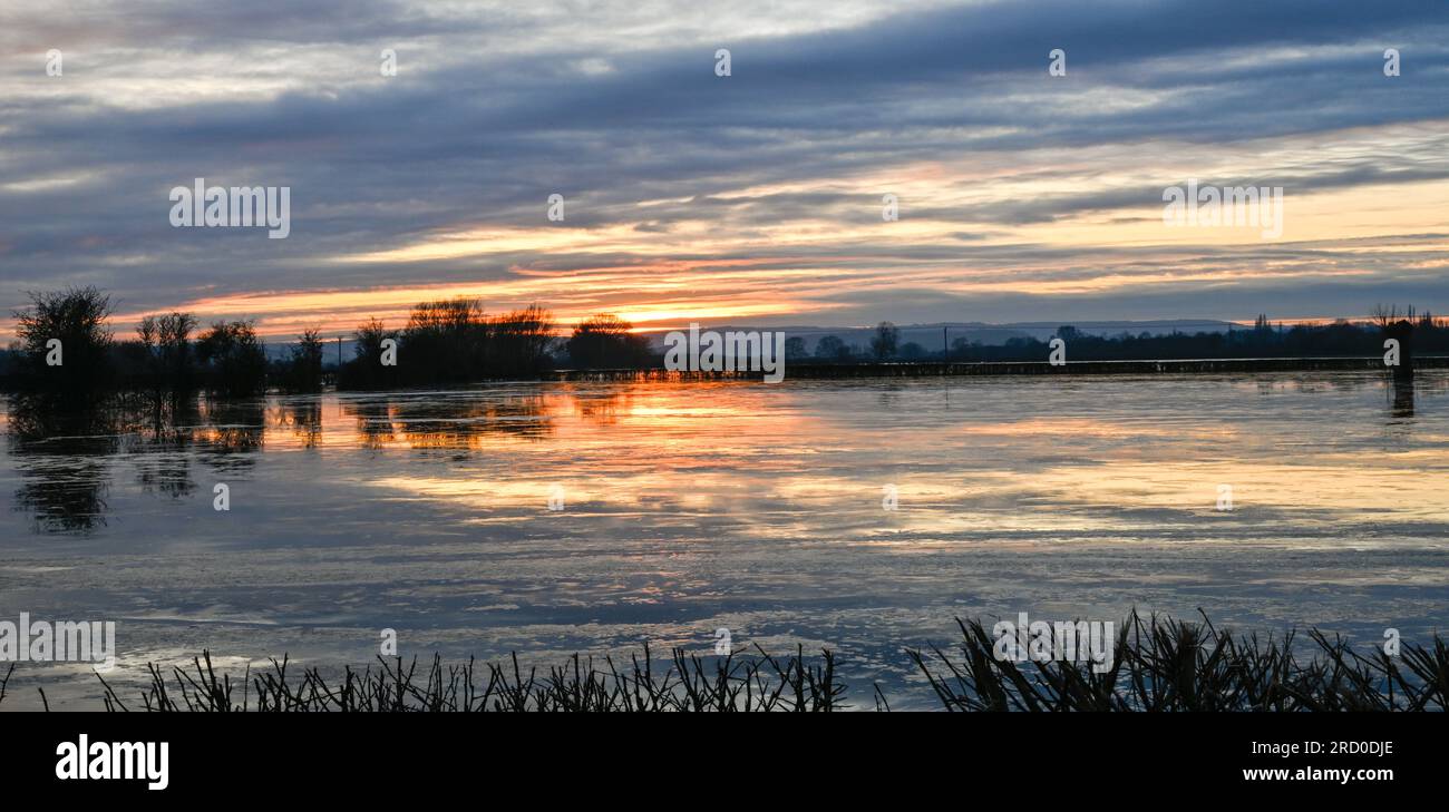 Flooded and Frozen Somerset Levels near Highbridge and Burrow Hill Sunrset winter Stock Photo