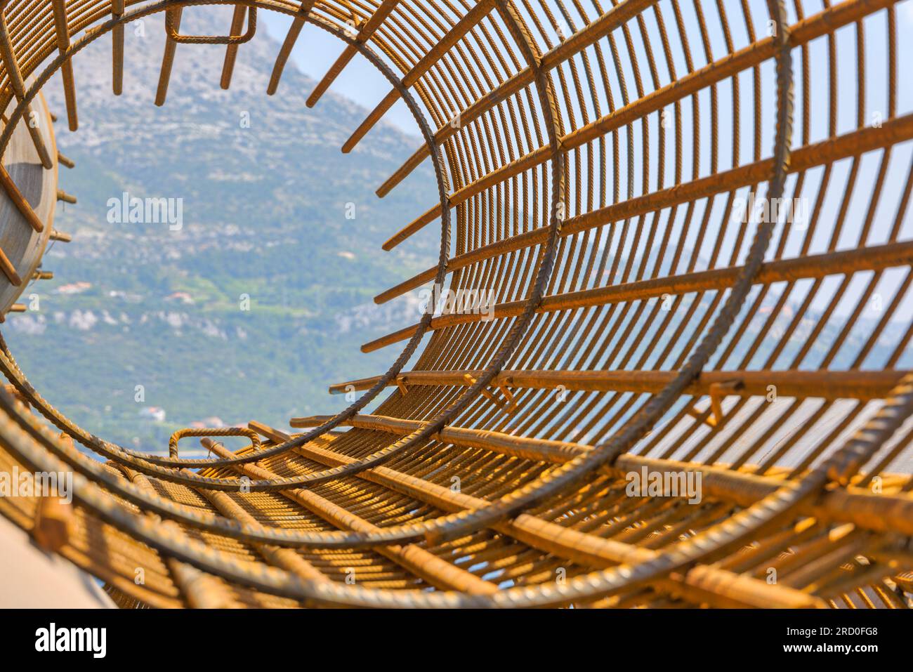 Wire mesh building construction hi-res stock photography and images - Alamy