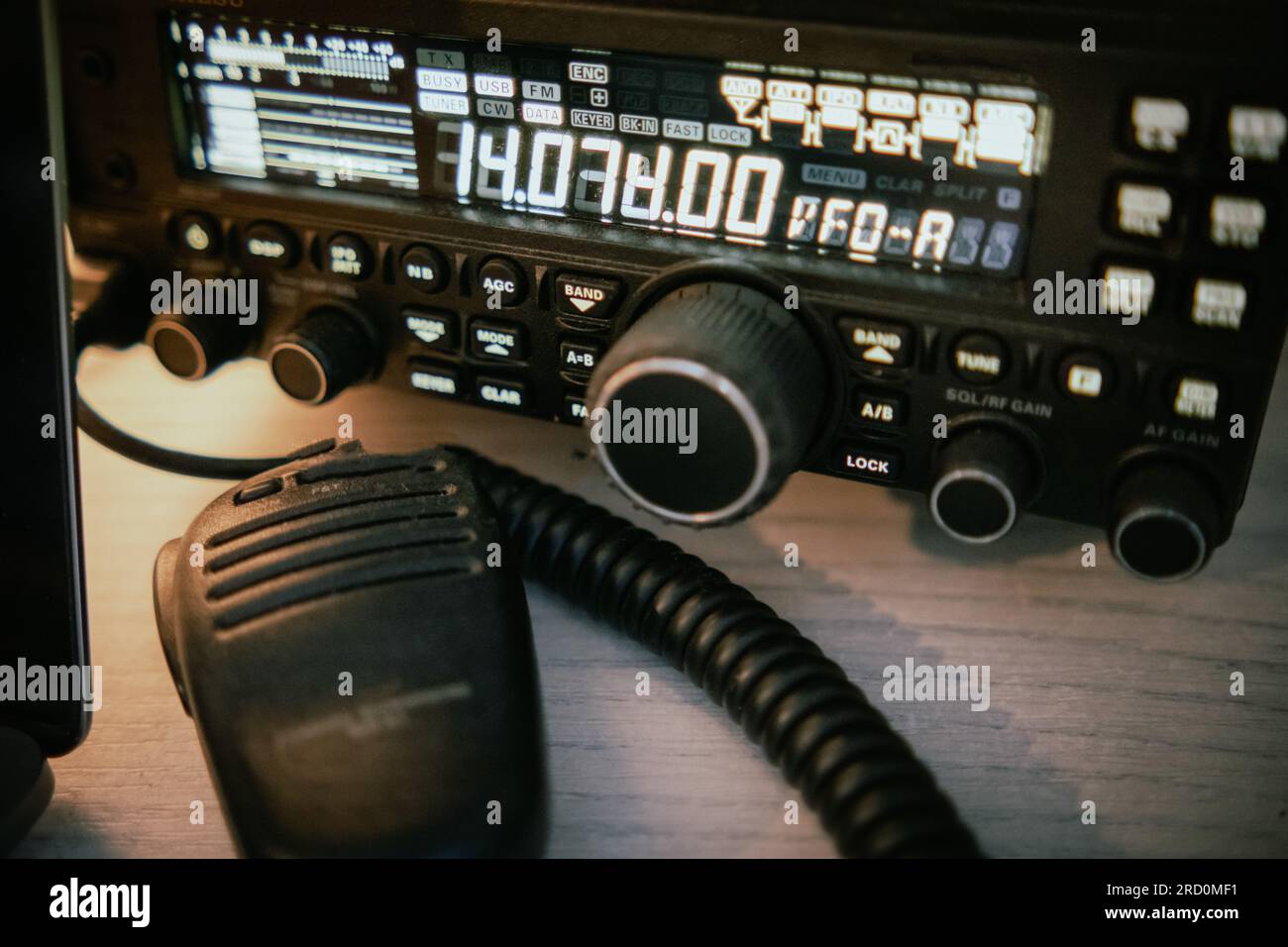 Radio transciever broadcasting station - amateur radio KF connection ...