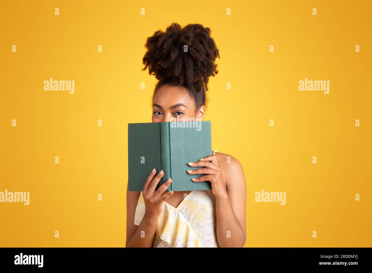 African woman reading book isolated hi-res stock photography and images ...