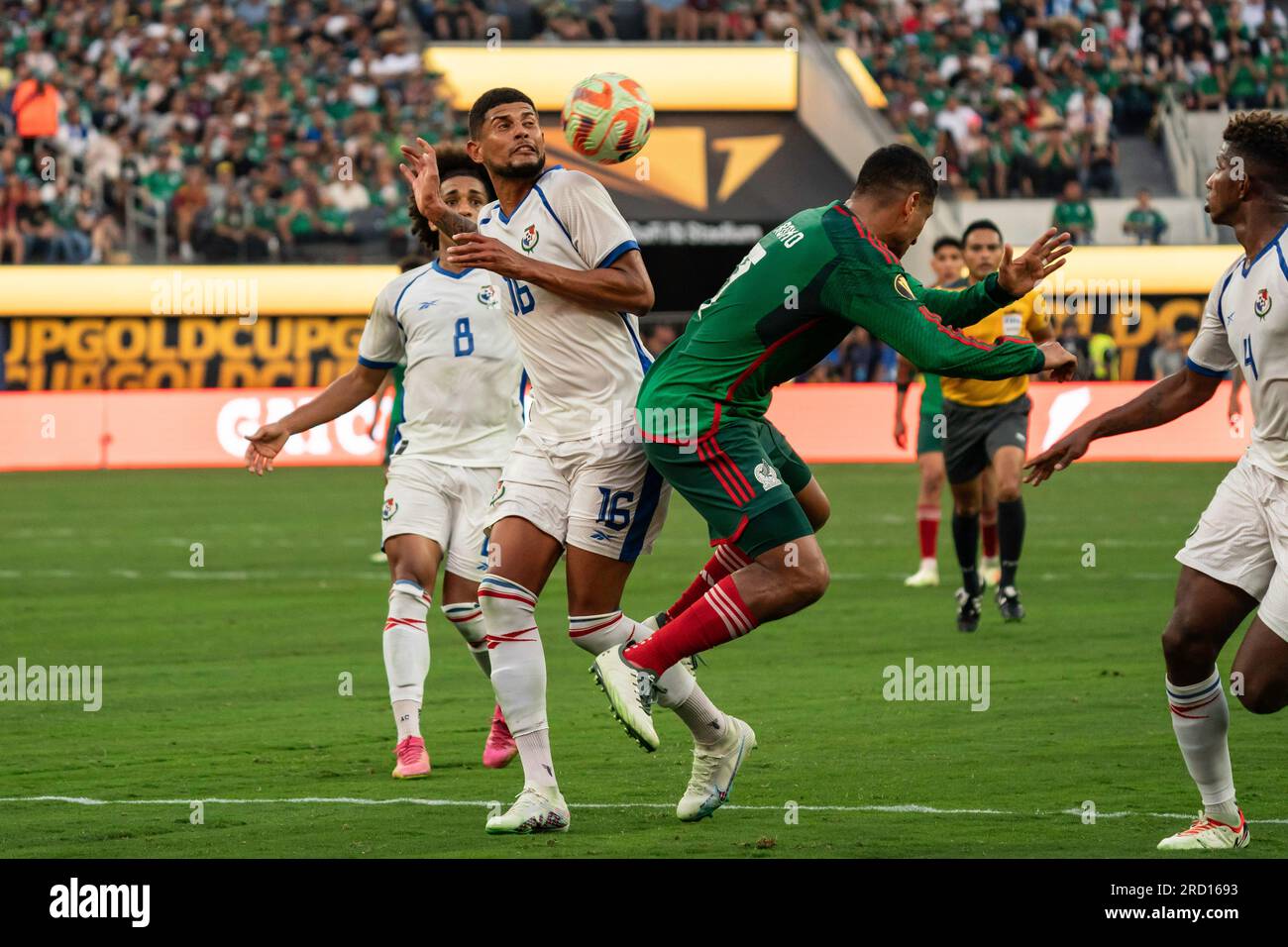 Panama defender Andrés Andrade (16) wins possession against Mexico ...