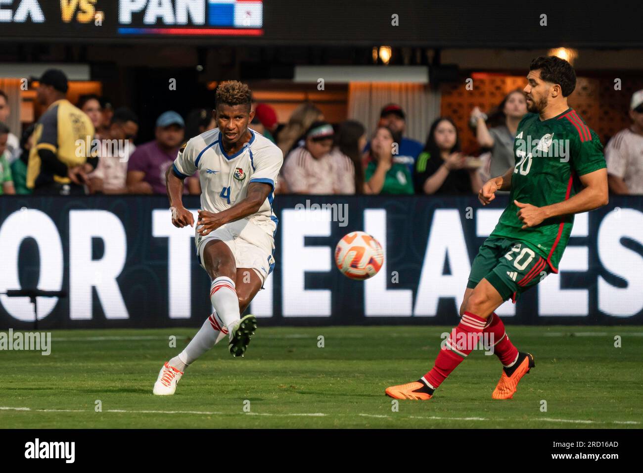 Panama defender Fidel Escobar (4) sends a pass against Mexico forward Henry Martín (20) during the Concacaf 2023 Gold Cup final, Sunday, July 16, 2023 Stock Photo