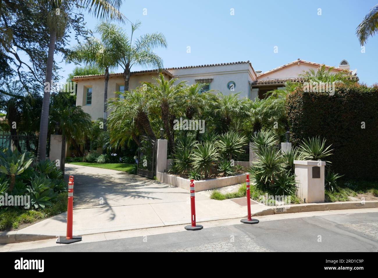 Los Angeles, California, USA 16th July 2023 Actress Lana Turner Former home/house at 301 Crown Drive in Brentwood on July 16, 2023 in Los Angeles, California, USA. Photo by Barry King/Alamy Stock Photo Stock Photo