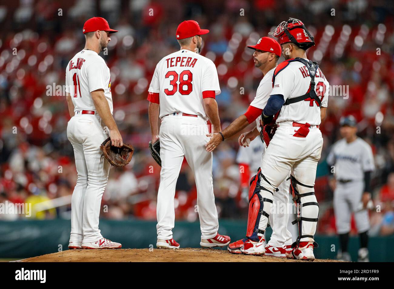 Oliver Marmol takes over as St. Louis Cardinals manager