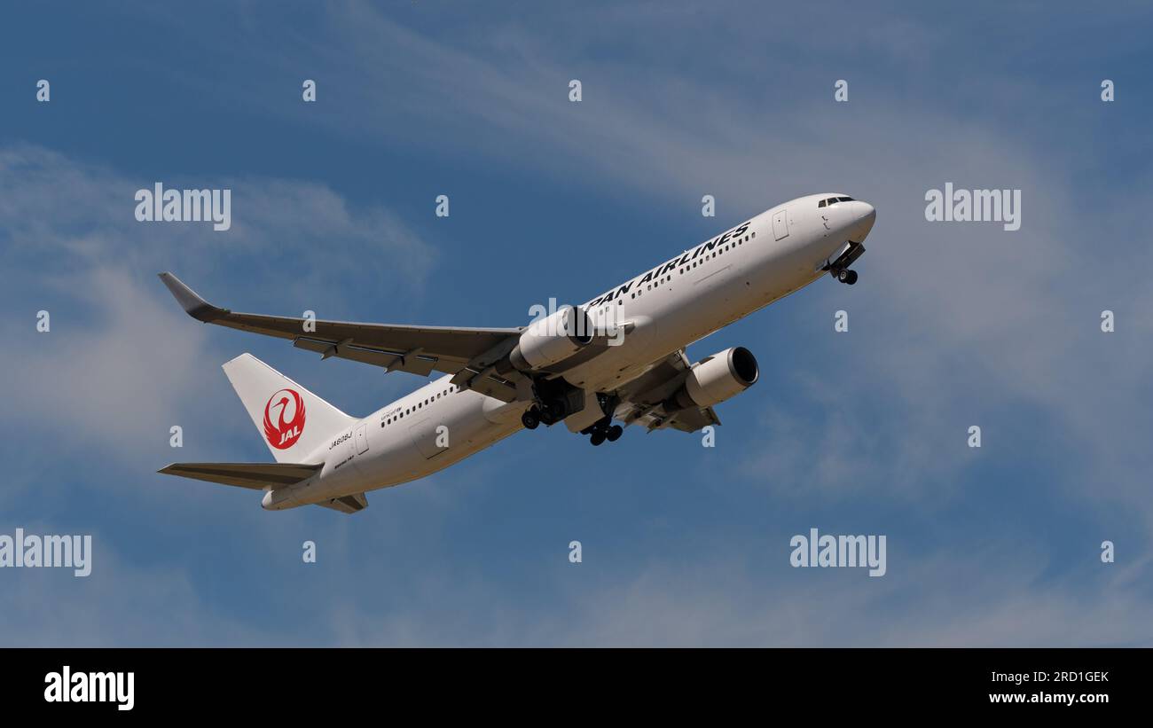 Japan Airlines Boeing 767-300ER JA652J Stock Photo - Alamy