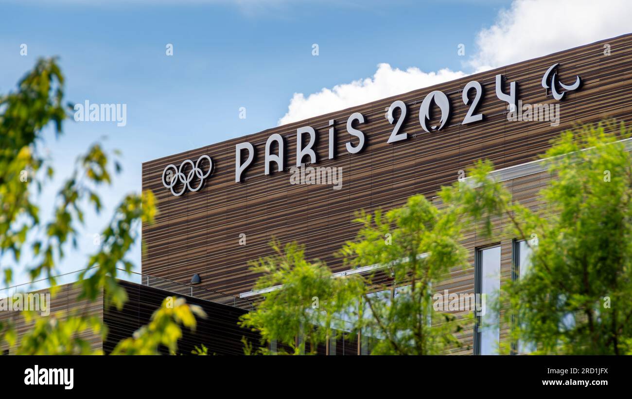 Sign at the top of the building housing the headquarters of the Paris Organising Committee for the 2024 Olympic and Paralympic Games Stock Photo