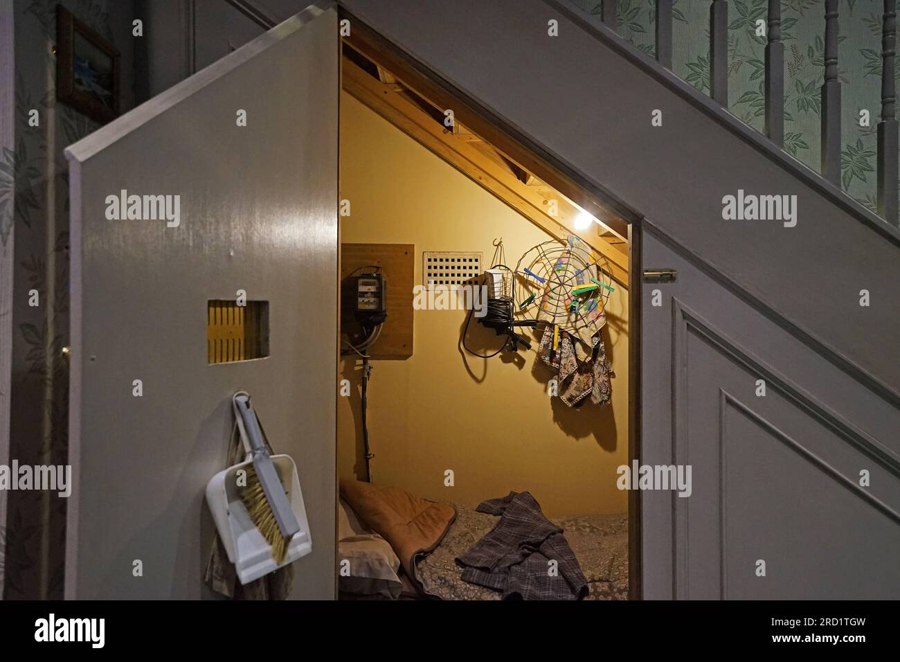 Harry Potter's bedroom, the cupboard under the stairsThe making of Harry Potter at Warner bros