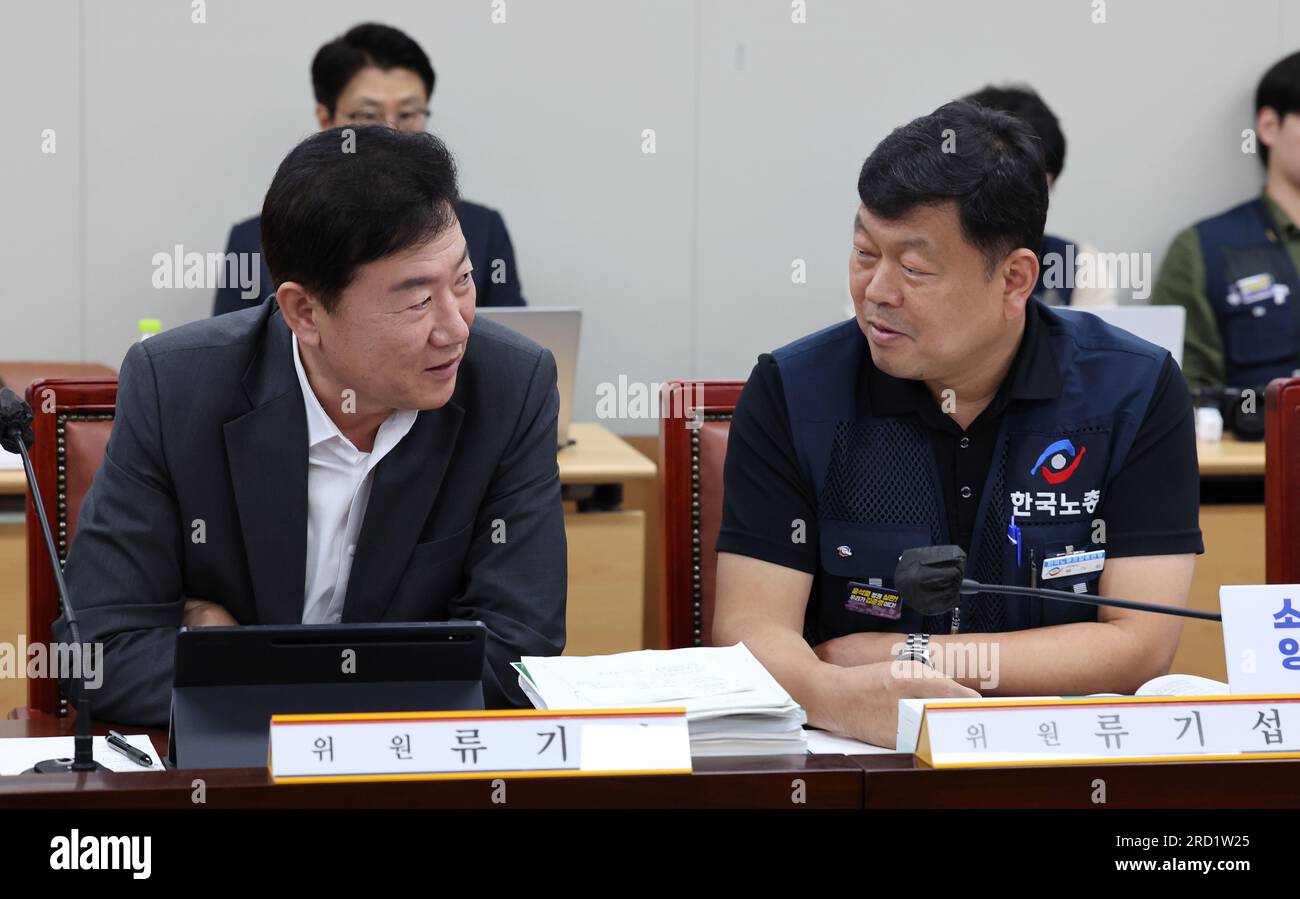 18th July, 2023. Meeting on minimum wage for 2024 Ryu Gi-jeong (L) and Ryu  Ki-seop, who represent employers and workers at the minimum wage committee,  respectively, converse at the committee's 14th meeting