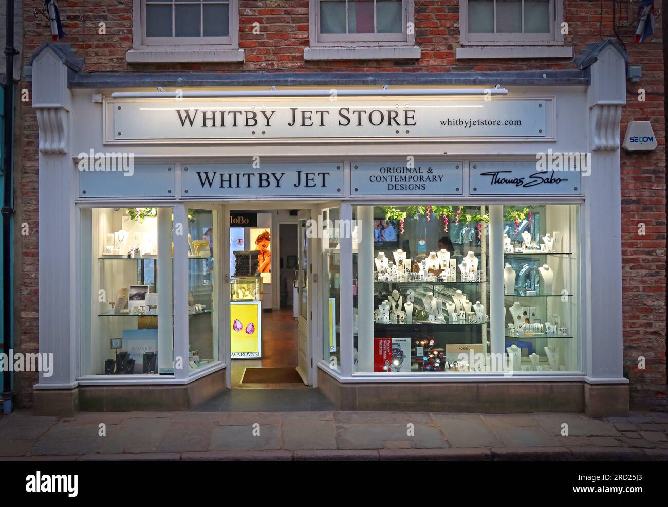 Whitby tourist shops, The Whitby Jet Store,145 Church St, Whitby, North Yorkshire, Yorkshire, England, UK,  YO22 4DE Stock Photo