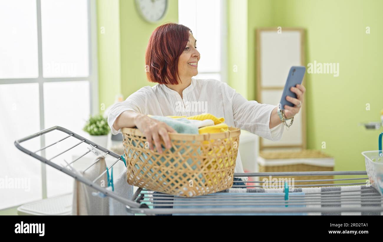 Laundry selfie hi-res stock photography and images - Alamy