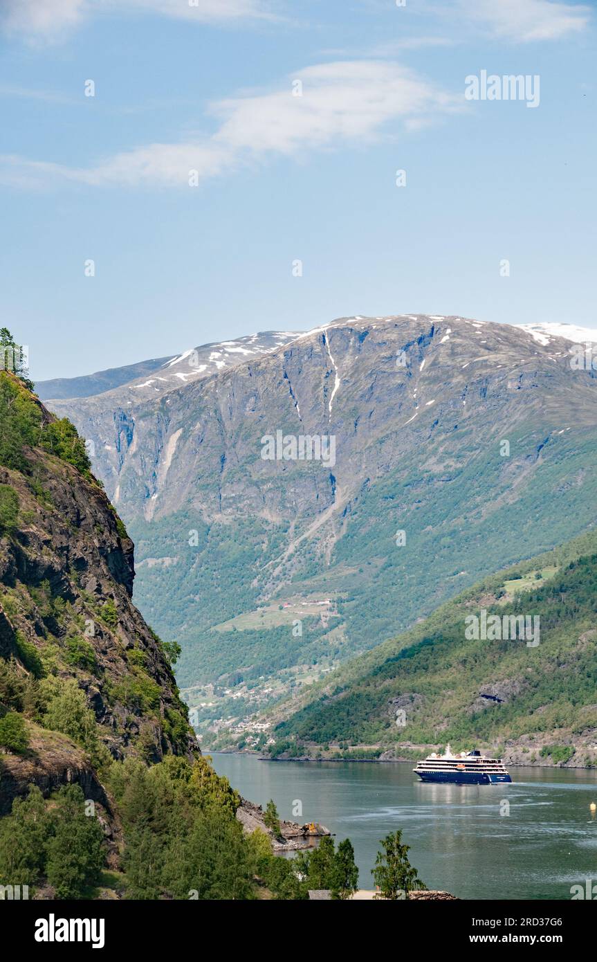 World traveller cruise ship hi-res stock photography and images - Alamy