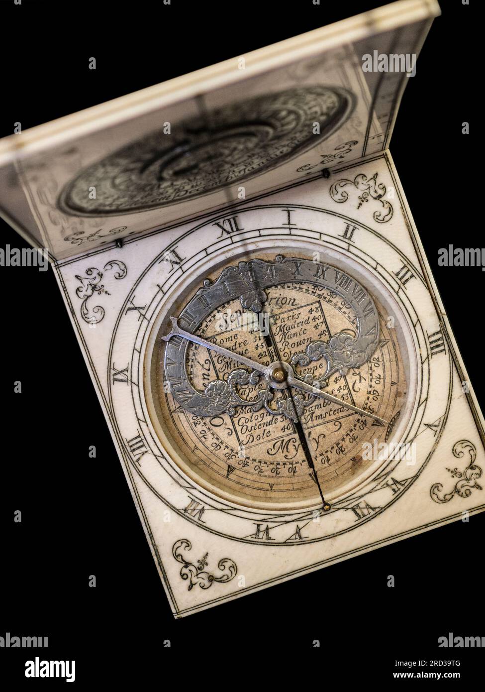 Historical compass hi-res stock photography and images - Alamy