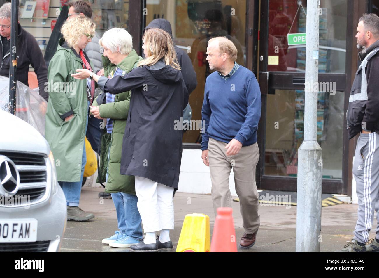 Toby Jones, Julie Hesmondhalgh filming a ITV drama Mr Bates VS the Post Office in Llandudno base on a true story of injustice of Alan Bates a sub-postmaster who decided to fight back against a scandalous miscarriage of Justice. Innocent sub-postmaster and post postmistresses were wrongly accused of theft, fraud and false accounting. Stock Photo