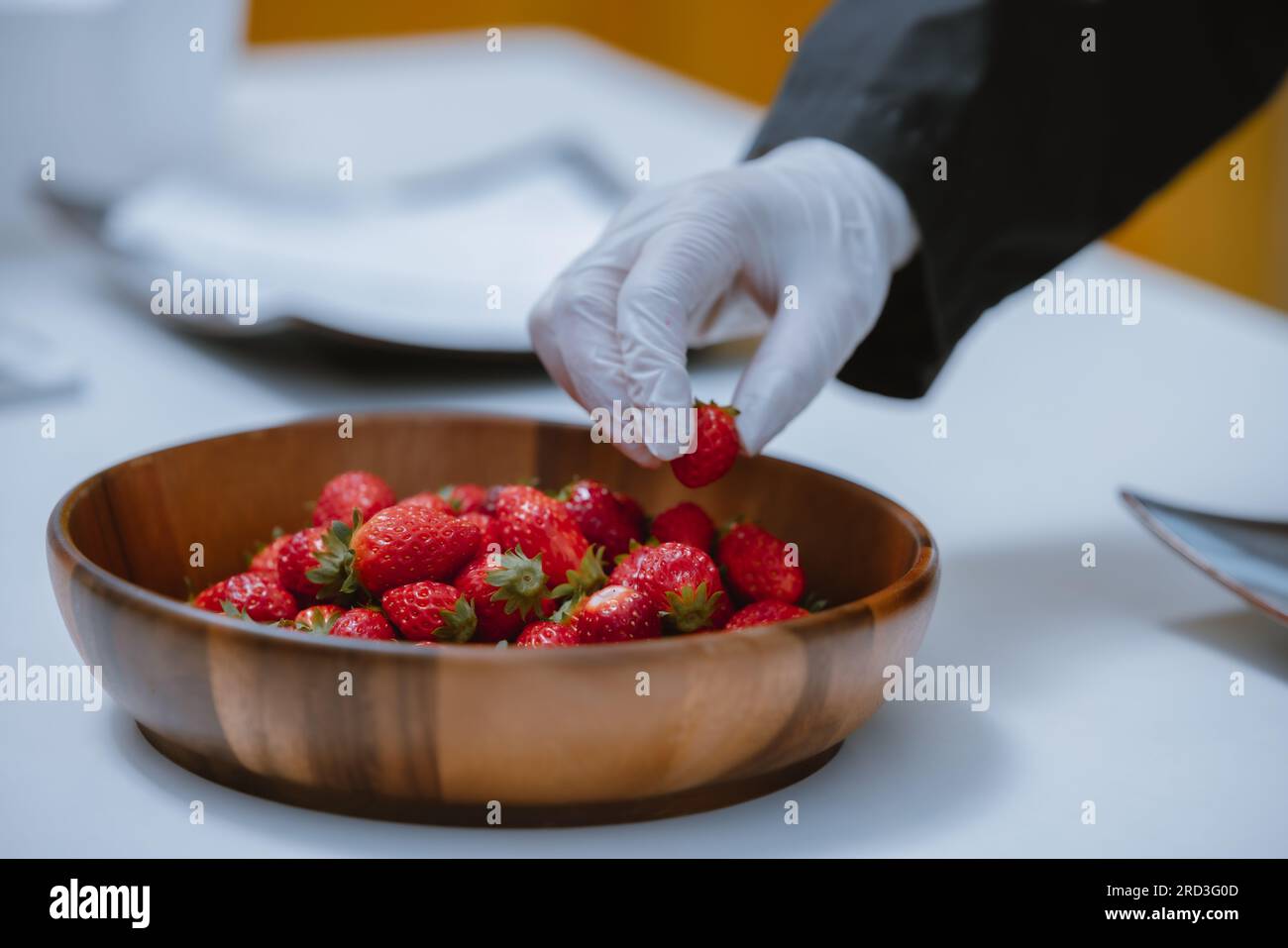 A revolutionary and advanced automated indoor strawberry farm delivers