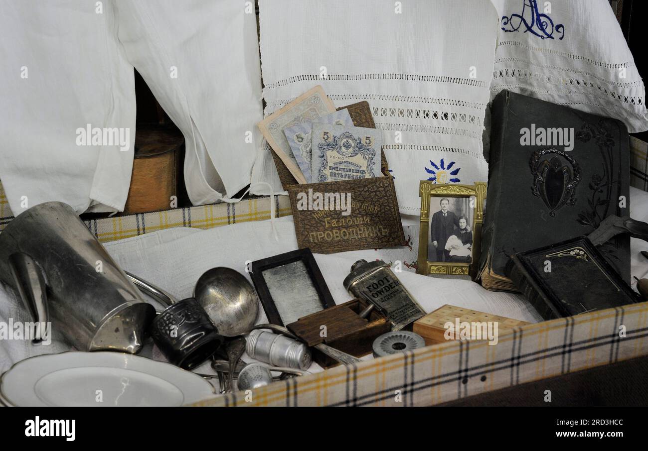 First World War (1914-1918). Latvia. Suitcase with household items of a 'Provodnik' factory worker before the evacuation due to the imminent German invasion. Because of the rapid invasion in the spring of 1915, the Russian authorities evaluated the possibility of evacuating towns and factories to prevent useful materials from falling into the hands of the enemy. The factory facilities in Jelgava were partially destroyed. The evacuation of Riga began in July. Equipment from the large factories was moved to Russia, along with the workers and their families. Latvian War Museum. Riga. Latvia. Stock Photo