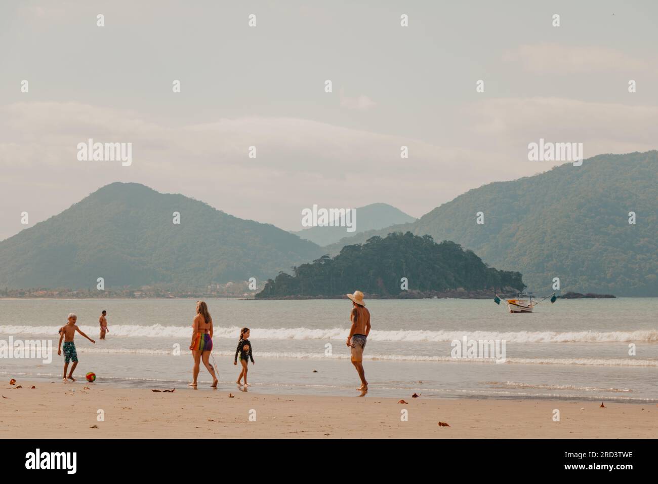 Family playing summer beach hi-res stock photography and images - Alamy
