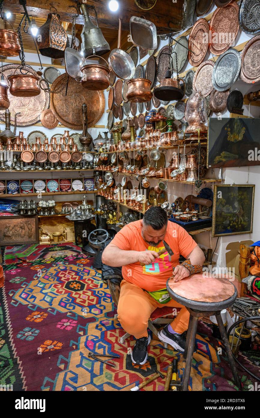 A traditional metal craftsman making copper and tin items in his shop in the Baščaršija bazaar in Sarajevo, Central Bosnia Herzegovina, Balkan Peninsu Stock Photo