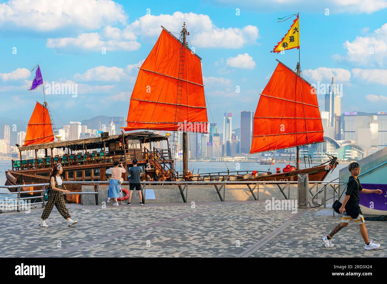 Tourist junk sailing in Victoria Harbour, Hong Kong, SAR, China Stock Photo