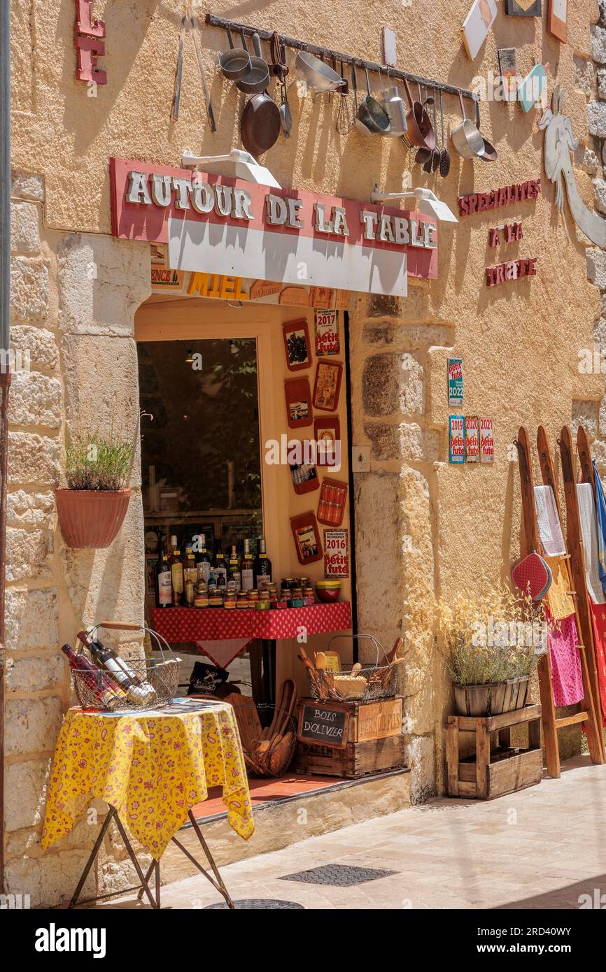 Autour de la Table shop in Aiguines, Brignoles, Parc Naturel Regional du Verdon, Var, Provence-Alpes-Cote d’Azur, France, Stock Photo