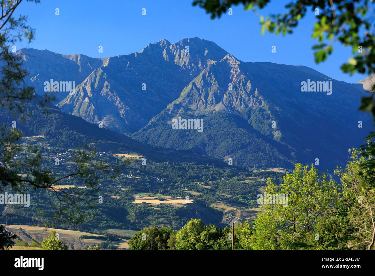 Mountains and countryside near Lac de Serre Poncon Verdon Gorge  Provence-Alpes-Côte d'Azur Alpes-de-Haute-Provence France Stock Photo