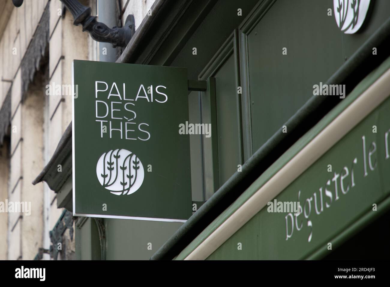 Palais des thes hi-res stock photography and images - Alamy