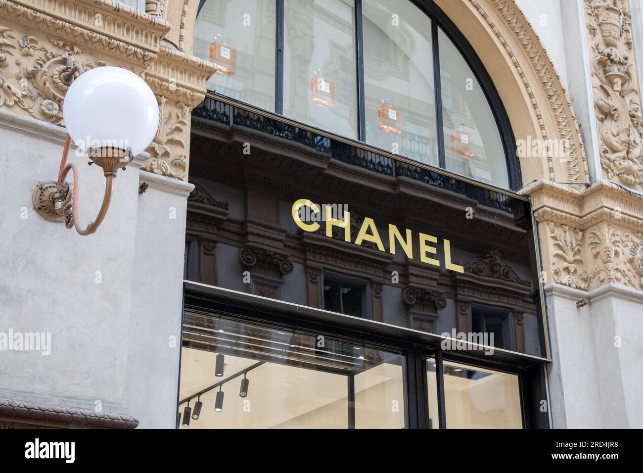 Chanel Logo Brand Entrance and Text Sign Front of Retail Boutique Store  Exterior French Editorial Image - Image of famous, jeweller: 250986125