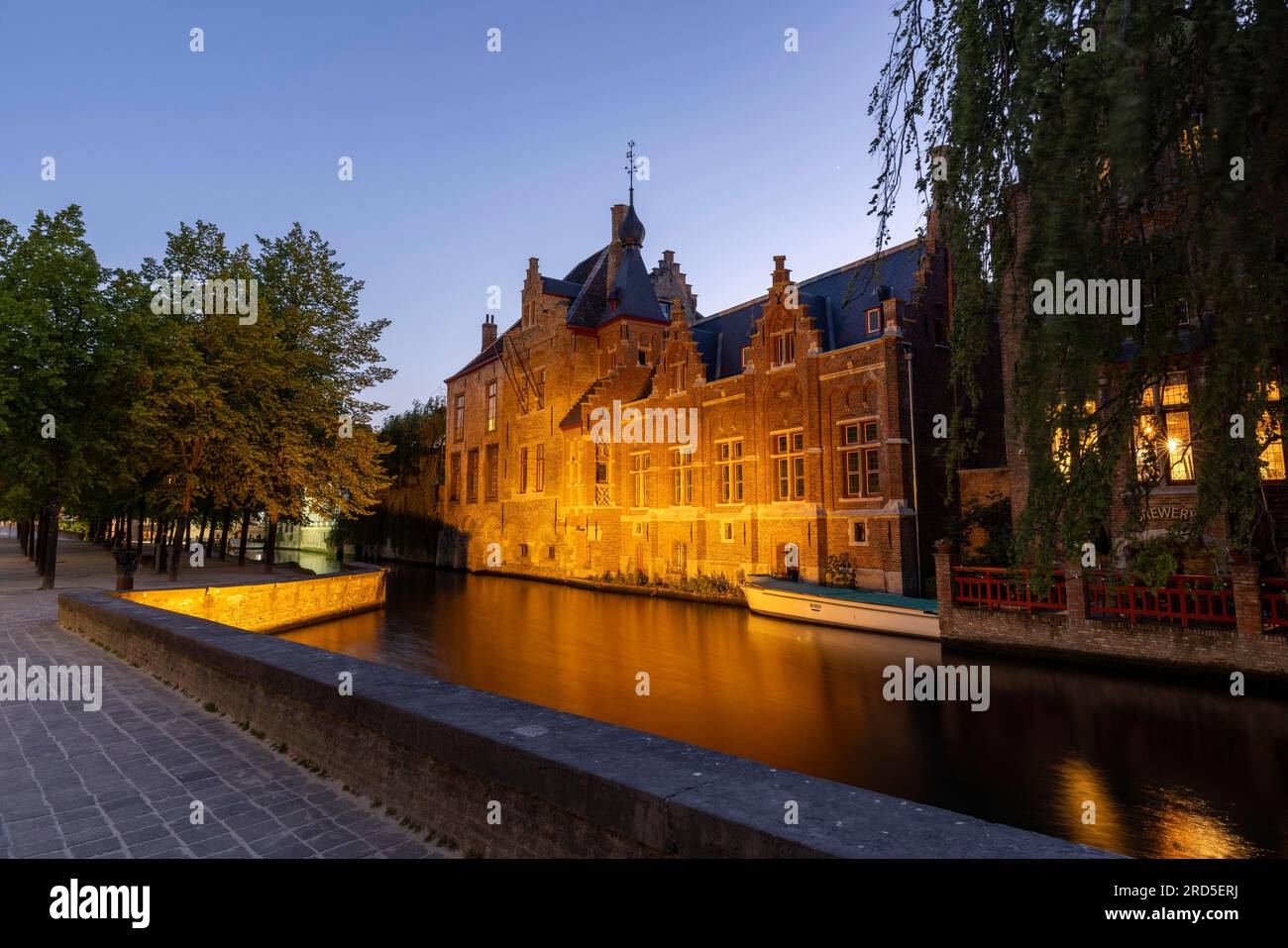De Dijver Gracht with buildings Steenstraat Quarter, Bruges, Belgium Stock Photo