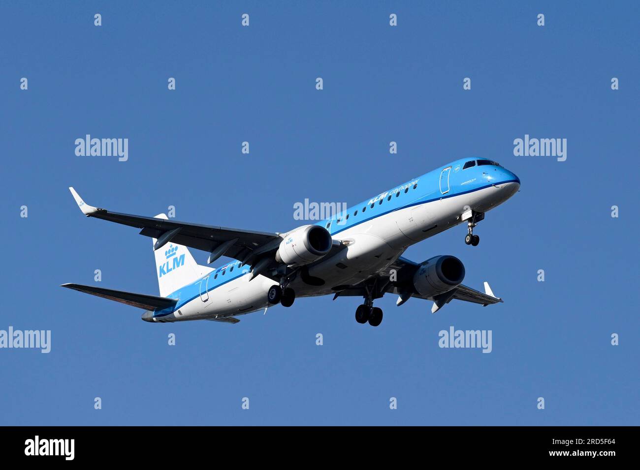 Aircraft KLM Cityhopper, Embraer ERJ-190, PH-EZC Stock Photo - Alamy