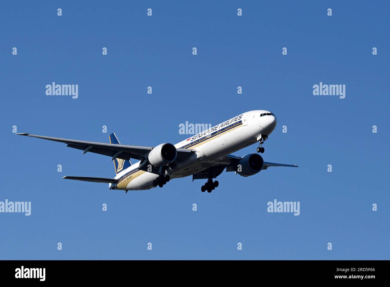 Aircraft Singapore Airlines, Boeing 777-300ER, 9V-SWV Stock Photo