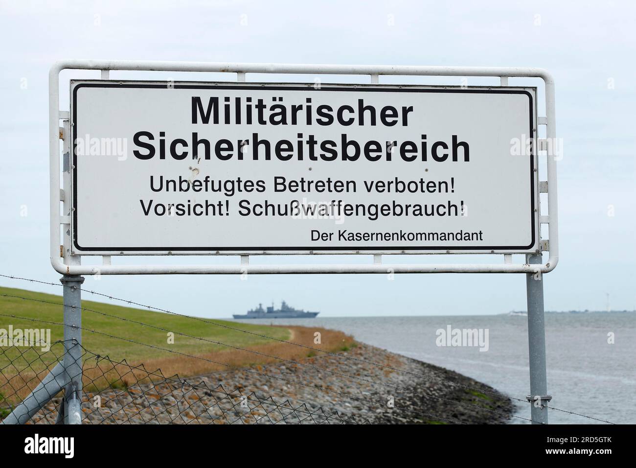 Warning sign with the inscription Militaerischer Sicherheitsbereich, unbefugtes Betreten verboten, vorsicht Schusswaffengebrauch, Wilhelmshaven Stock Photo