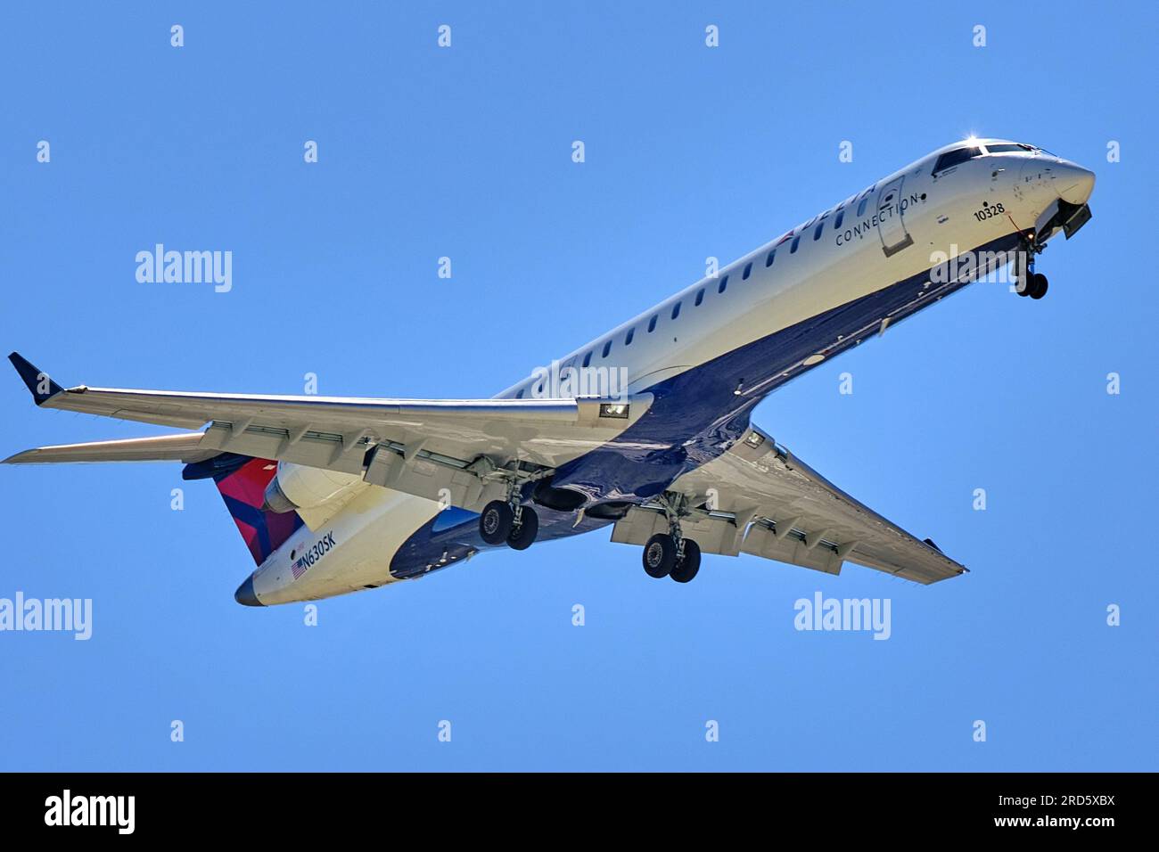 Crj 700 hi-res stock photography and images - Alamy