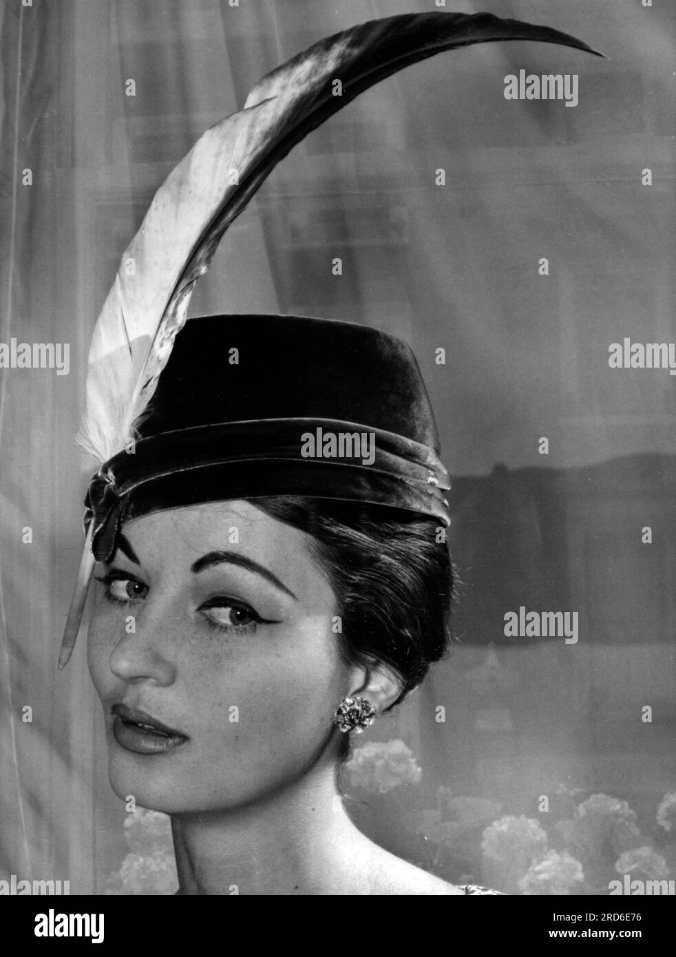 1950s hat fashion woman hi-res stock photography and images - Alamy