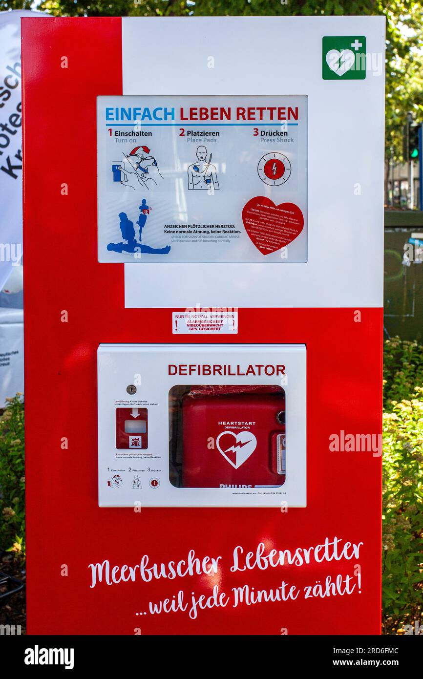 AED (automatisierter externer Defi) oder auch Laien-Defibrillator Stock ...