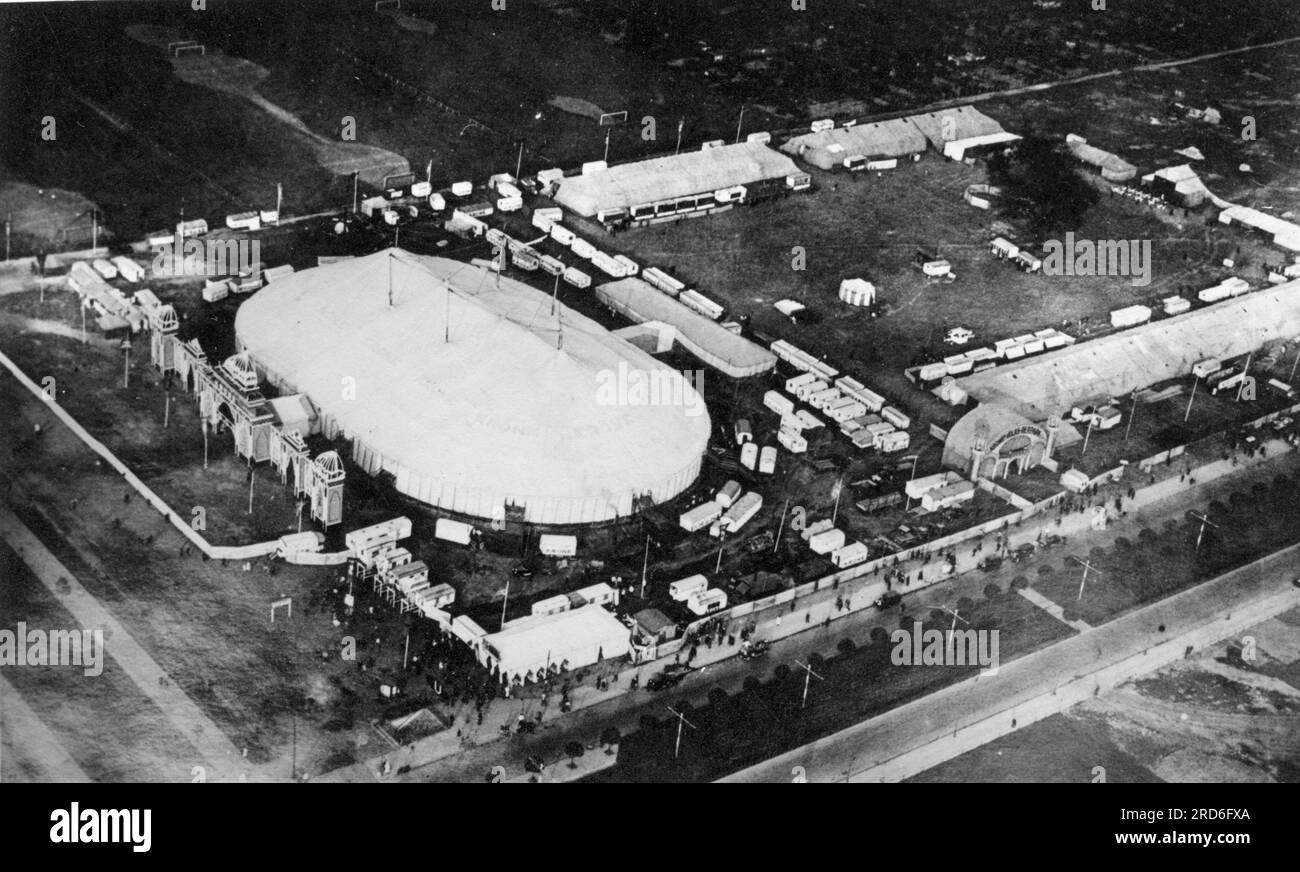 circus, Circus Krone, circus tent, exterior view, aerial photograph, 1920s, ADDITIONAL-RIGHTS-CLEARANCE-INFO-NOT-AVAILABLE Stock Photo