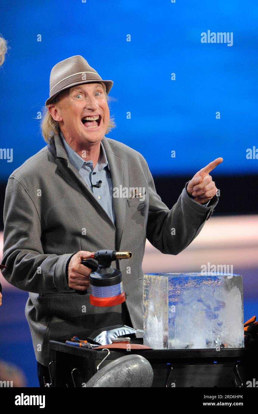 ARCHIVE PHOTO: Otto WAALKES turns 75 on July 22, 2023, comedian Otto WAALKES tries to thaw a block of ice, 'Wetten, dass.?' ZDF television show entertainment program from the exhibition hall in Leipzig, November 5th, 2011. ? Stock Photo