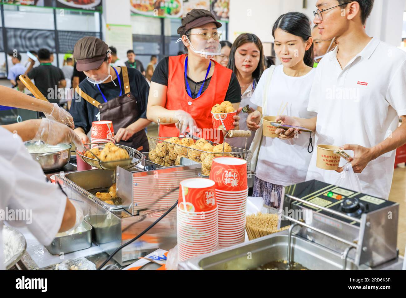 The First Chaozhou Specialty Food Industry Conference opens in Chaozhou
