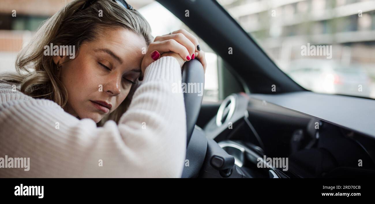 https://c8.alamy.com/comp/2RD70CB/portrait-of-young-exhausted-woman-sleeping-in-a-car-concept-of-safety-and-driving-2RD70CB.jpg