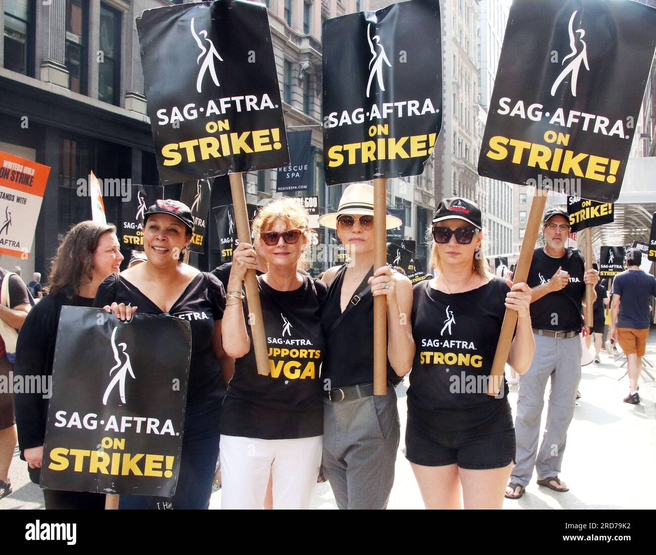 New York, NY, USA. 17th July, 2023. Susan Sarandon, Julianna Margulies