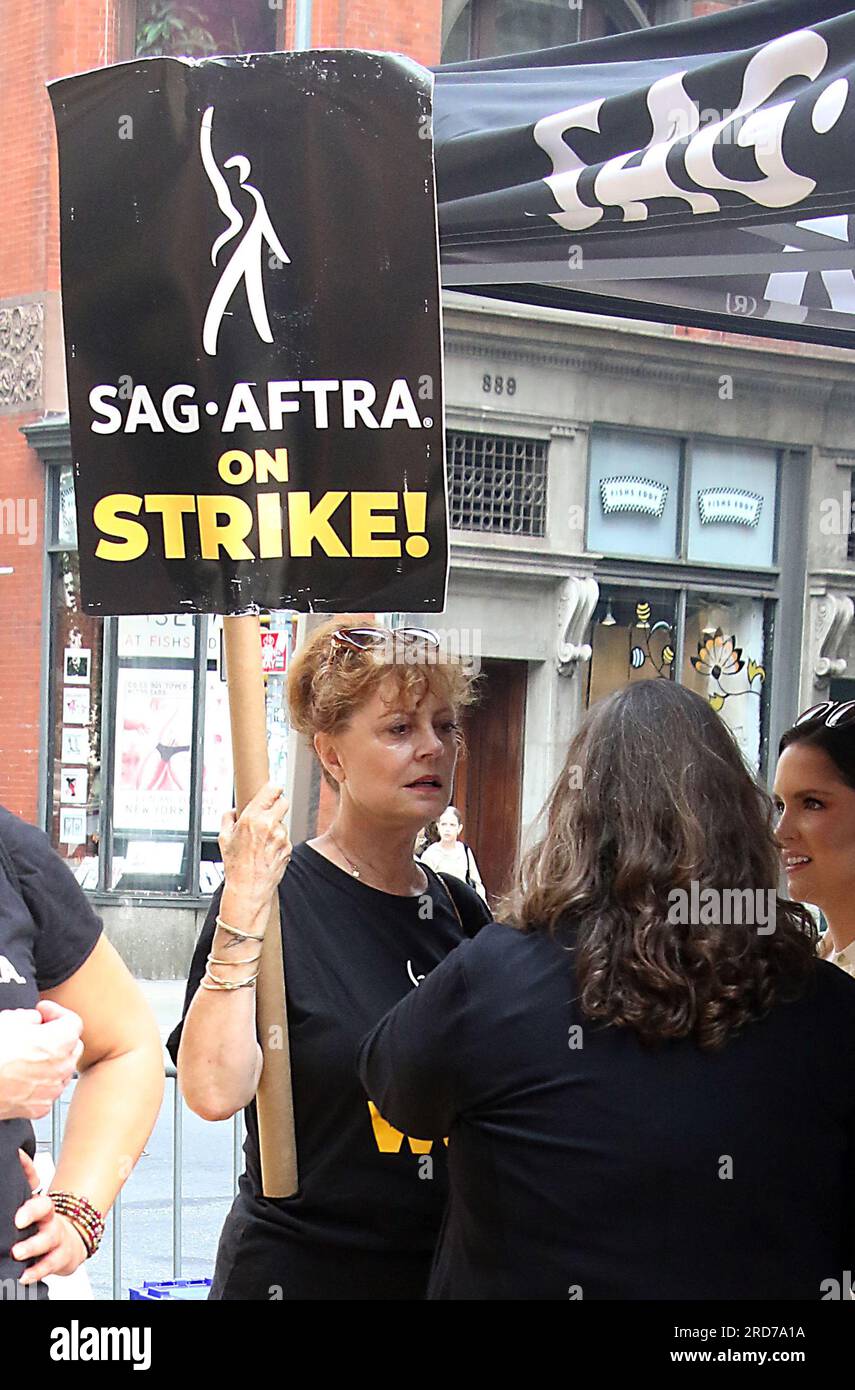 New York, NY, USA. 17th July, 2023. Susan Sarandon seen picketing